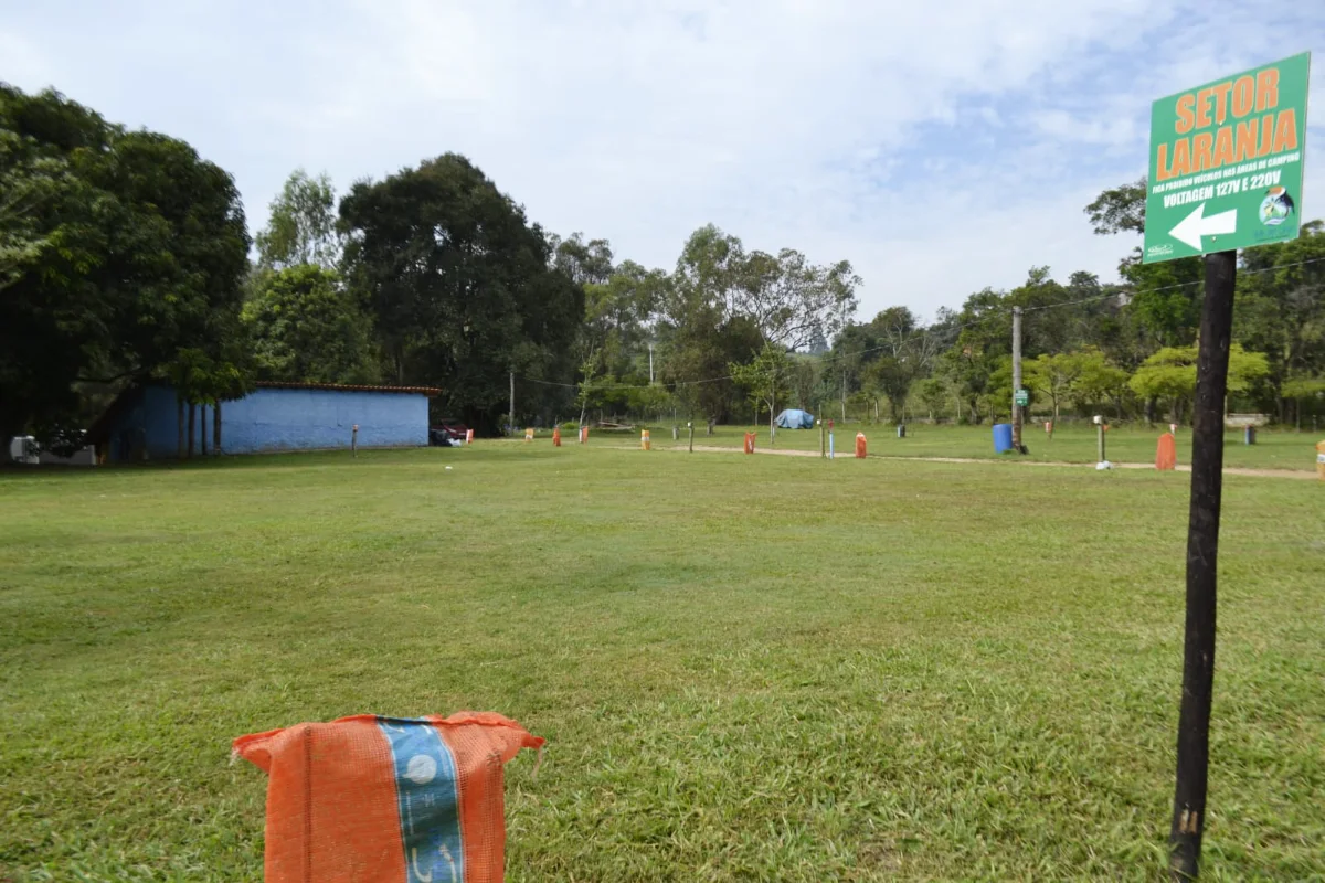 Barracas na área de camping