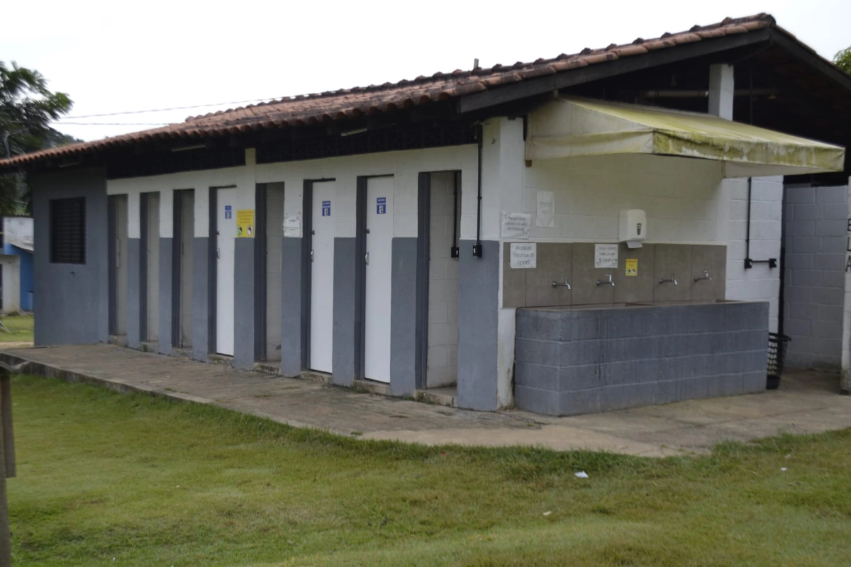 Banheiros completos camping
